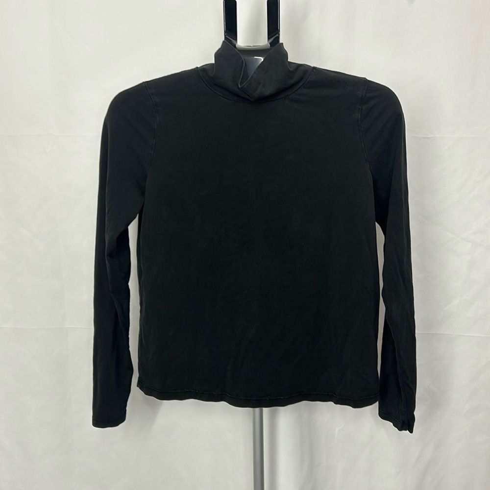 T.La Turtleneck Long Sleeve Top Minimalist Layering Piece